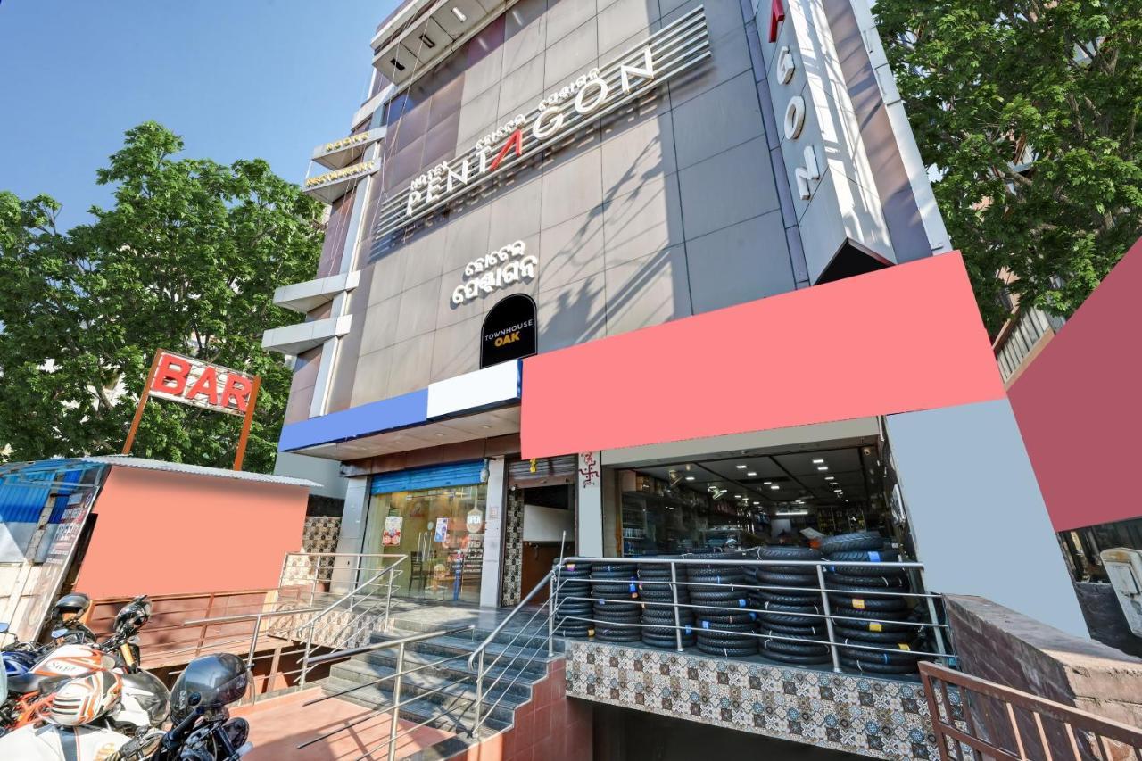 Townhouse Oak Pentagon Residency Hotel บูบันเนสชวาร์ ภายนอก รูปภาพ