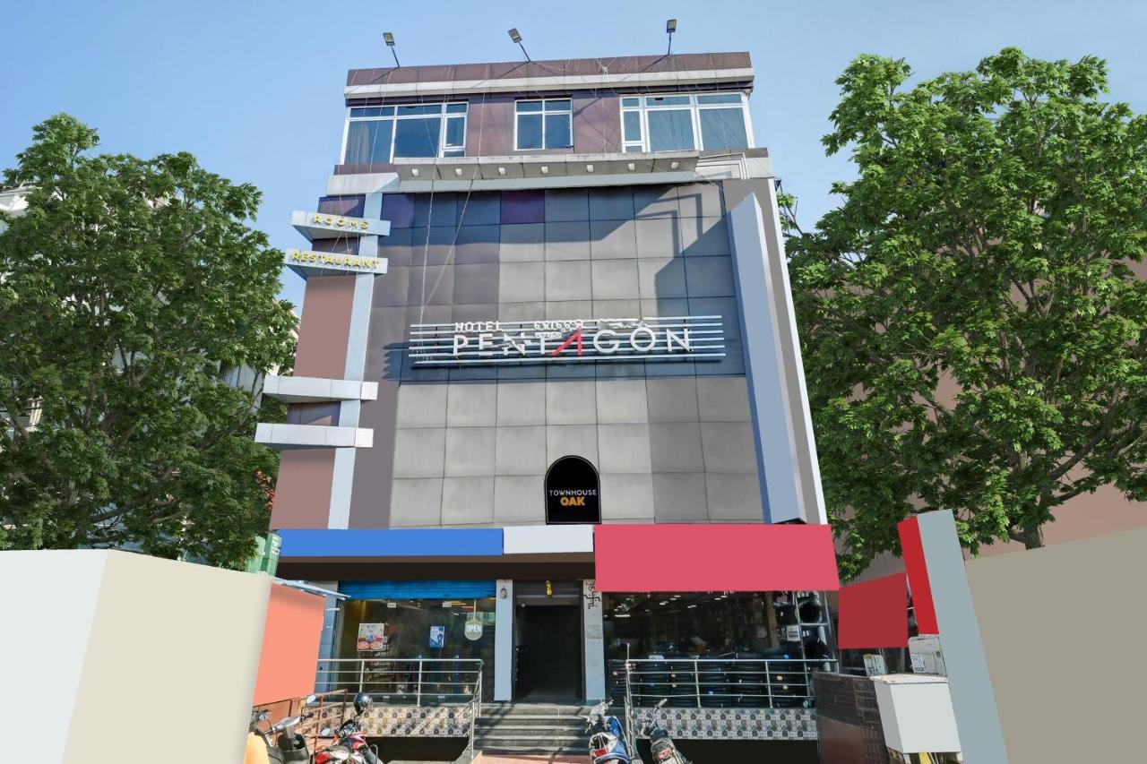 Townhouse Oak Pentagon Residency Hotel บูบันเนสชวาร์ ภายนอก รูปภาพ