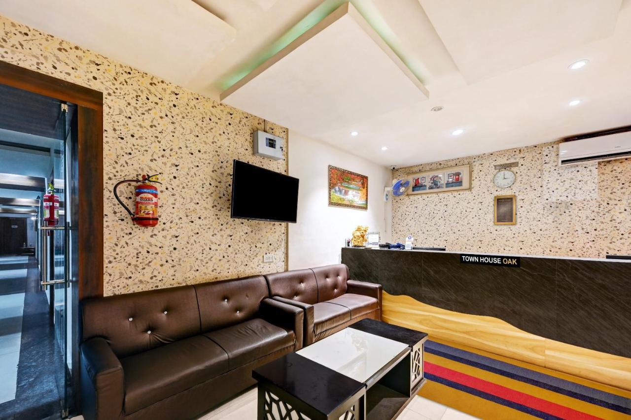 Townhouse Oak Pentagon Residency Hotel บูบันเนสชวาร์ ภายนอก รูปภาพ