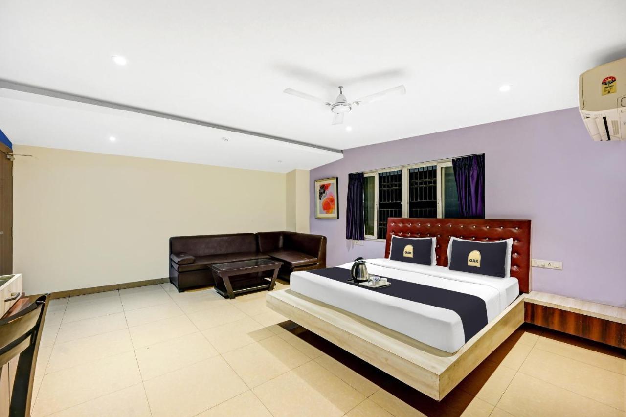 Townhouse Oak Pentagon Residency Hotel บูบันเนสชวาร์ ภายนอก รูปภาพ