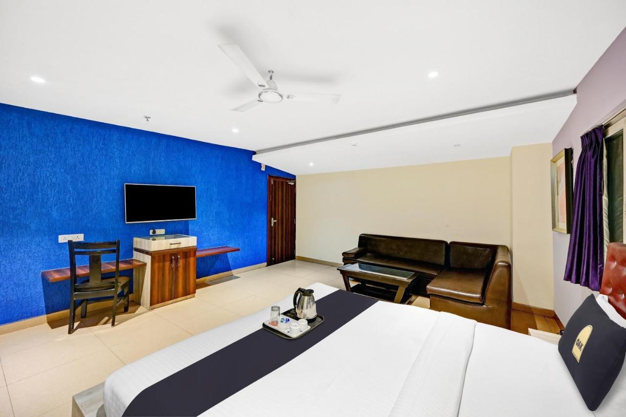 Townhouse Oak Pentagon Residency Hotel บูบันเนสชวาร์ ภายนอก รูปภาพ