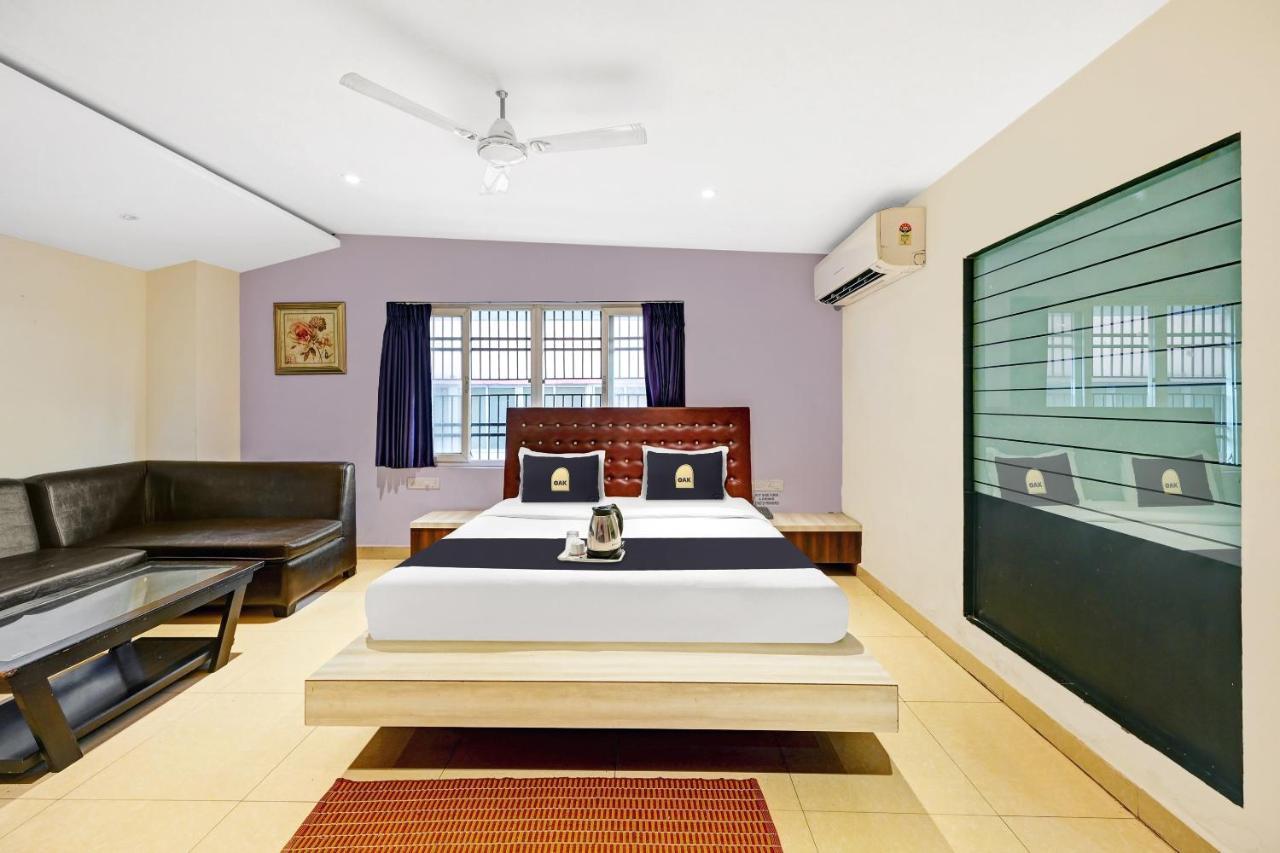 Townhouse Oak Pentagon Residency Hotel บูบันเนสชวาร์ ภายนอก รูปภาพ