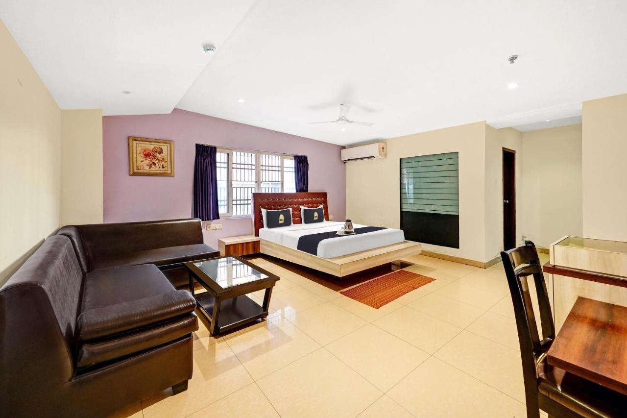 Townhouse Oak Pentagon Residency Hotel บูบันเนสชวาร์ ภายนอก รูปภาพ
