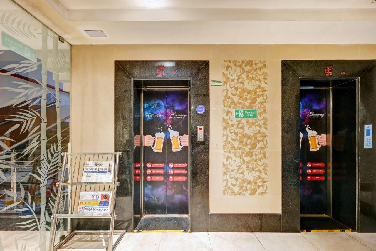 Townhouse Oak Pentagon Residency Hotel บูบันเนสชวาร์ ภายนอก รูปภาพ