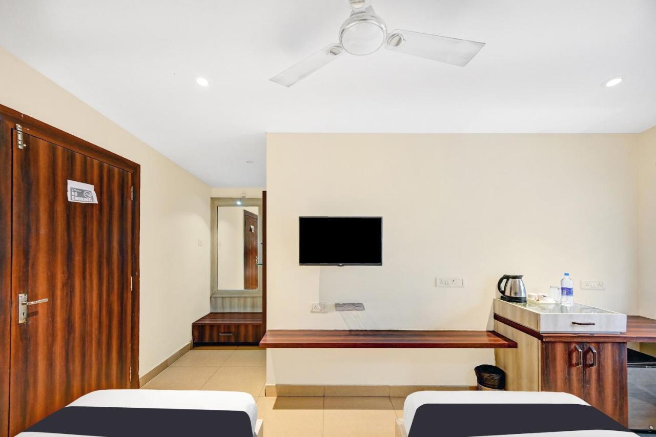 Townhouse Oak Pentagon Residency Hotel บูบันเนสชวาร์ ภายนอก รูปภาพ