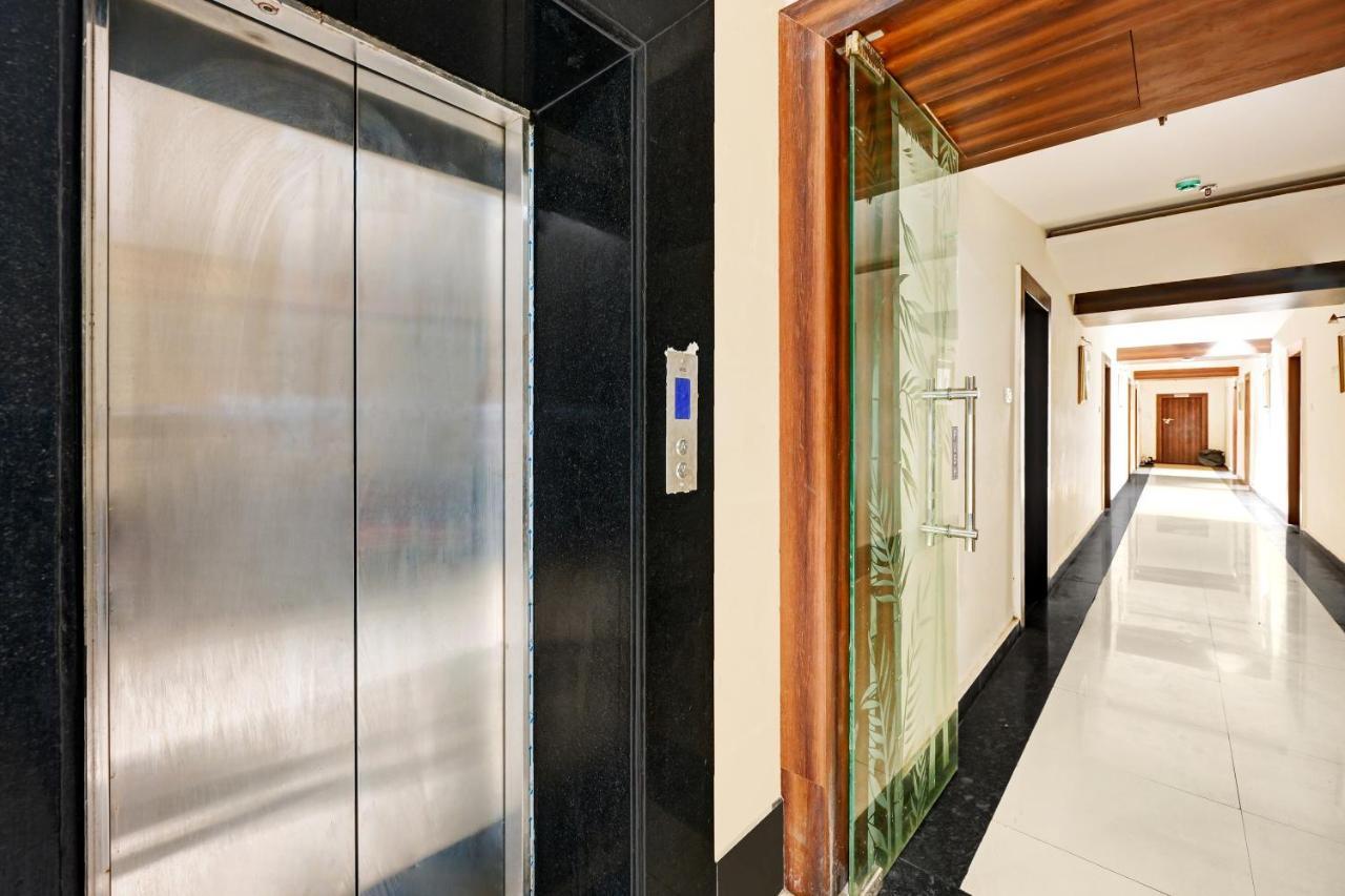 Townhouse Oak Pentagon Residency Hotel บูบันเนสชวาร์ ภายนอก รูปภาพ