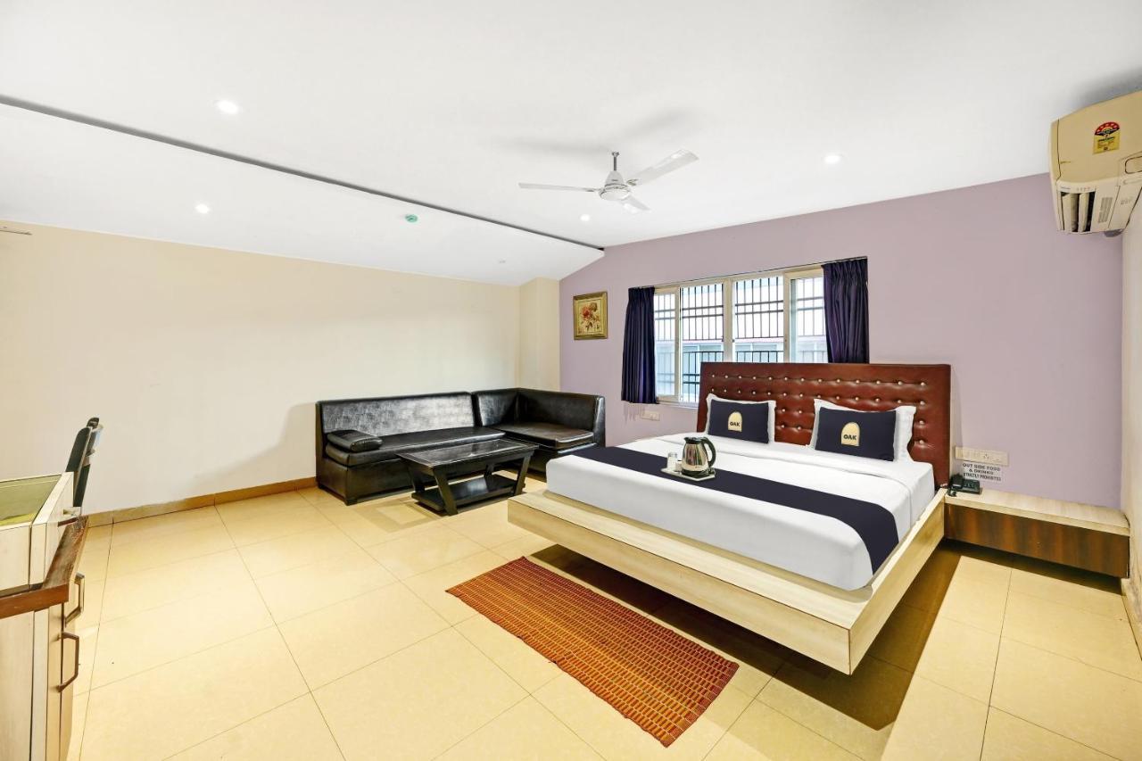Townhouse Oak Pentagon Residency Hotel บูบันเนสชวาร์ ภายนอก รูปภาพ