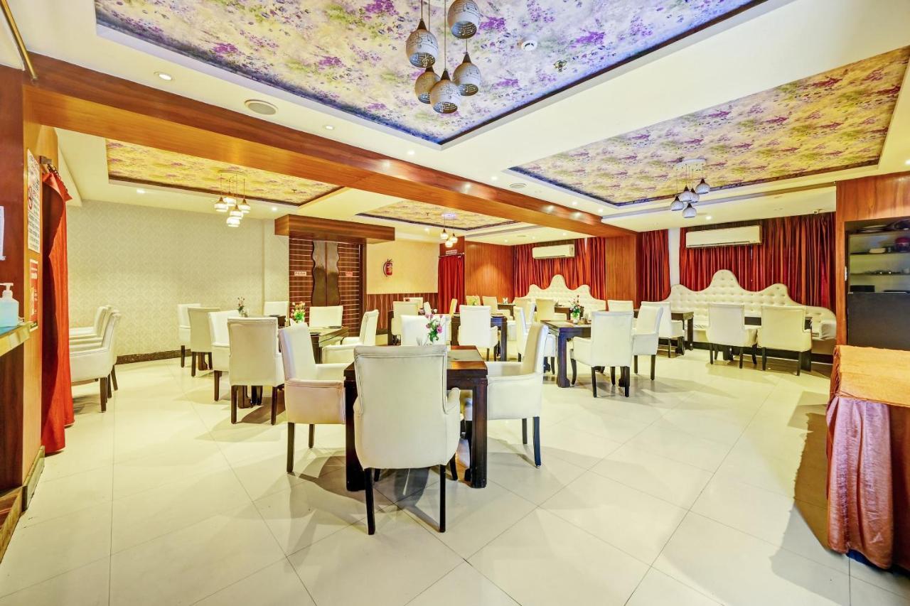 Townhouse Oak Pentagon Residency Hotel บูบันเนสชวาร์ ภายนอก รูปภาพ